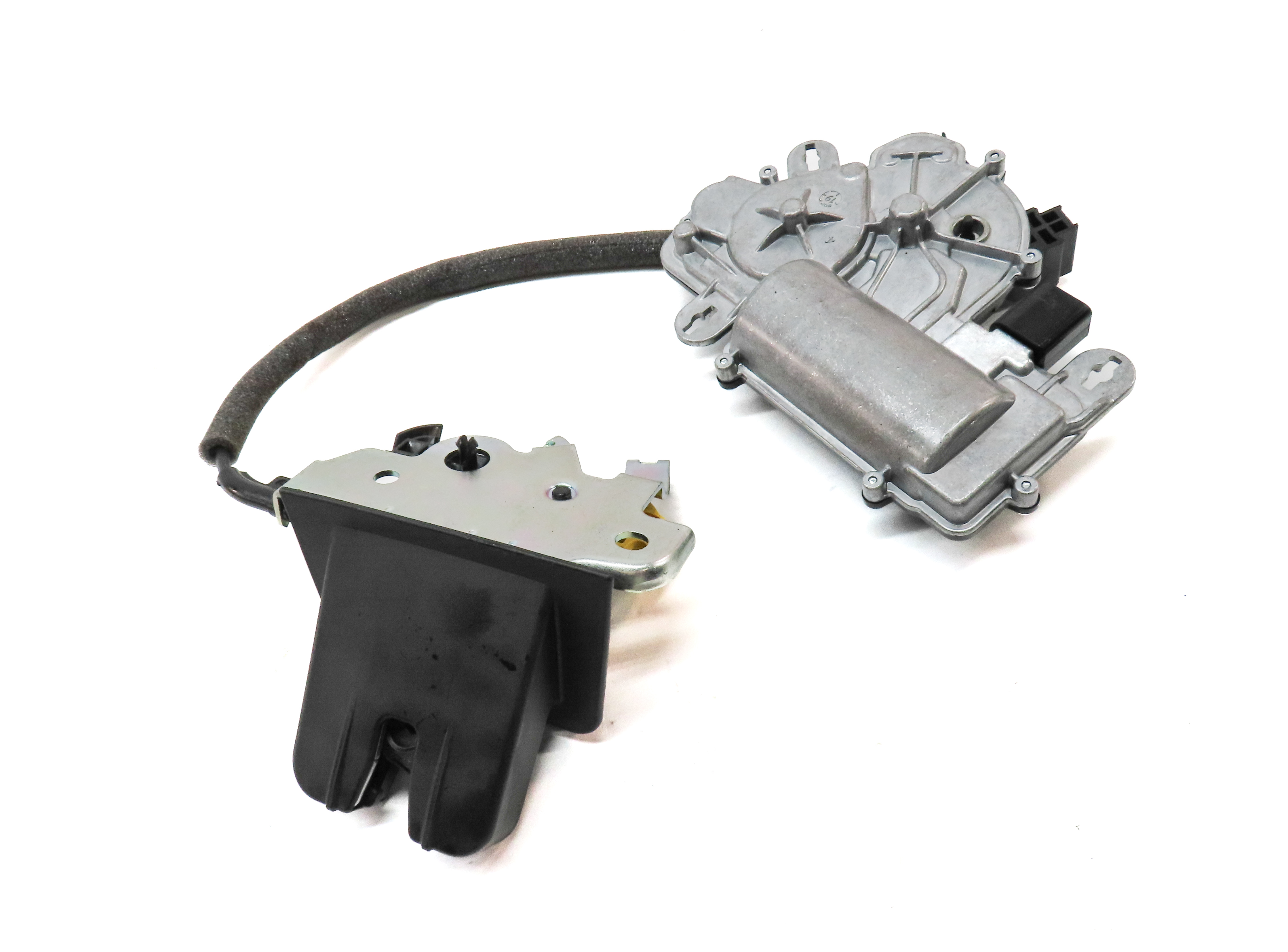 2019 AUDI Q7 (4M) REAR TRUNK LOCK LATCH ACTUATOR w/ SERVO MOTOR — exact item pictured